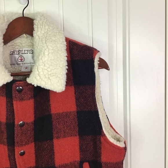 Sheplers Western Wear Rare Red Buffalo Plaid and Sherpa Vest Size Small. - Picture 4 of 9